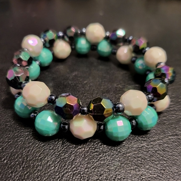 Iridescent Bracelet and Earrings Set - Picture 3 of 15